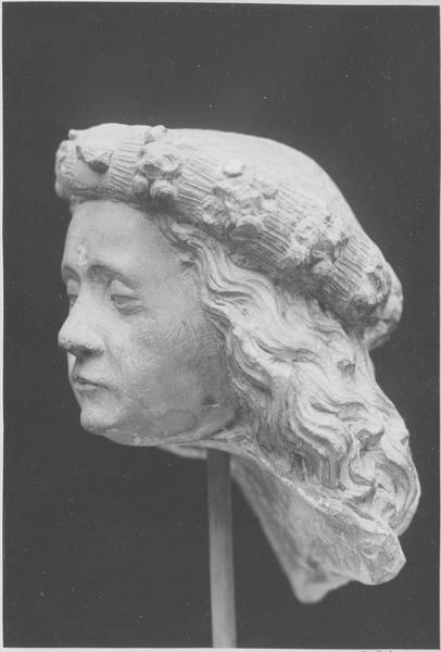 fragment de statue : tête de Vierge (?), vue générale - © Ministère de la Culture (France), Médiathèque du patrimoine et de la photographie (objets mobiliers), tous droits réservés