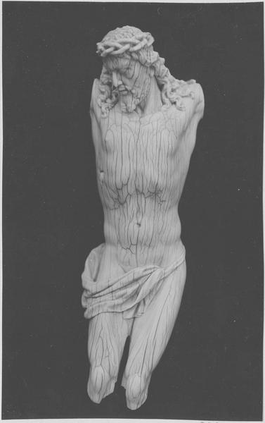 statue : Christ en croix, vue générale - © Ministère de la Culture (France), Médiathèque du patrimoine et de la photographie (objets mobiliers), tous droits réservés