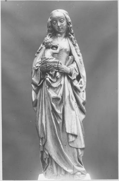 groupe sculpté (haut-relief) : saint Jean soutenant la Vierge, vue générale - © Ministère de la Culture (France), Médiathèque du patrimoine et de la photographie (objets mobiliers), tous droits réservés