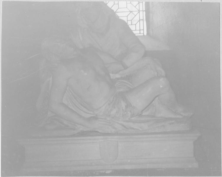 groupe sculpté : Vierge de Pitié, vue générale - © Ministère de la Culture (France), Médiathèque du patrimoine et de la photographie (objets mobiliers), tous droits réservés