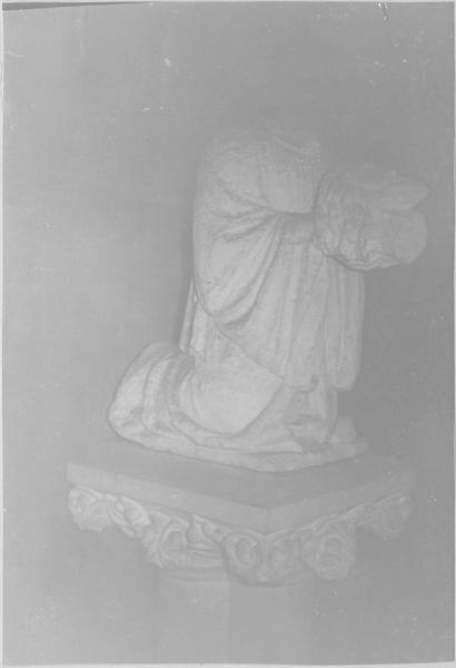 statue : saint Denis (?), vue générale