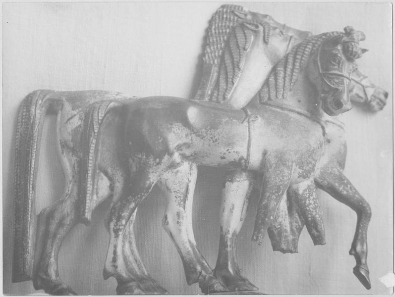 objet découvert dans le tumulus de Vix : élément décoratif du char, vue générale