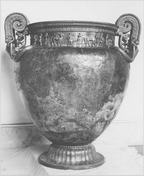 objet découvert dans le tumulus de Vix : cratère, vue générale