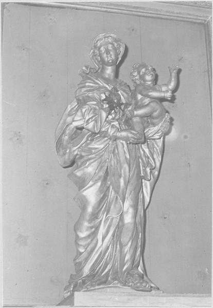 statue : Vierge à l'Enfant, vue générale