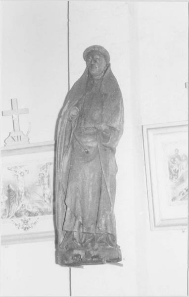 statue : un moine, vue générale