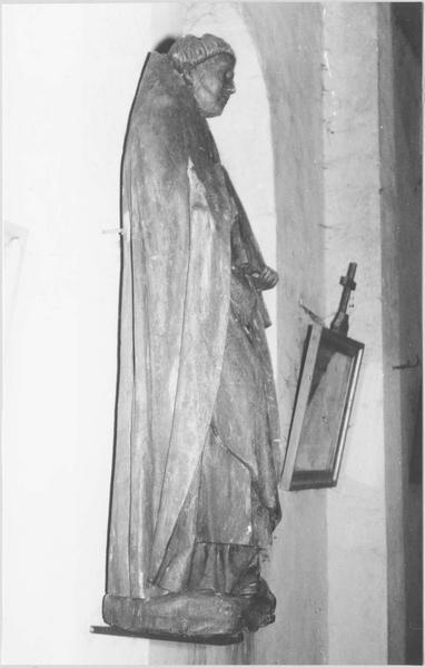 statue : un moine, vue générale