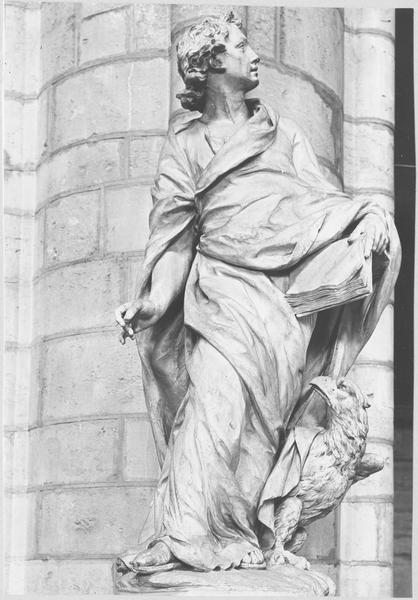 statue : saint Jean l'Evangéliste, vue générale