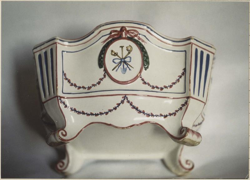 vase pique-fleurs, vue générale - © Ministère de la Culture (France), Médiathèque du patrimoine et de la photographie (objets mobiliers), tous droits réservés