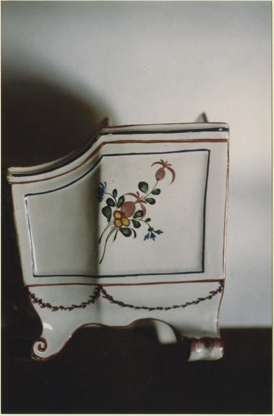 vase pique-fleurs, détail - © Ministère de la Culture (France), Médiathèque du patrimoine et de la photographie (objets mobiliers), tous droits réservés