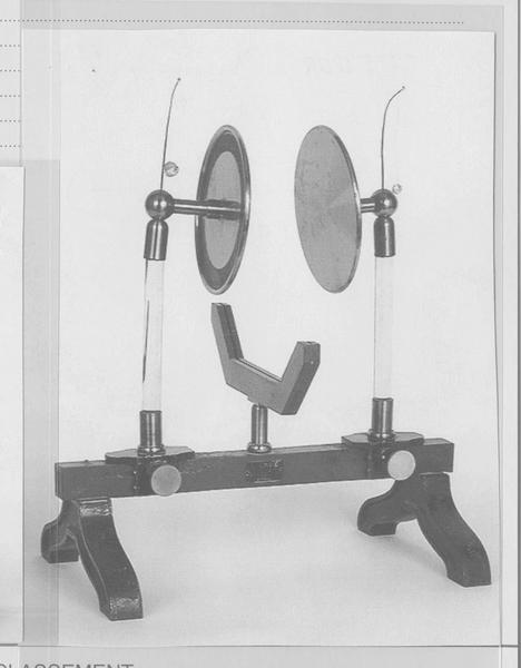 Instrument de démonstration en électrostatique : condensateur d'Aepinus (ou Oepinus), vue générale