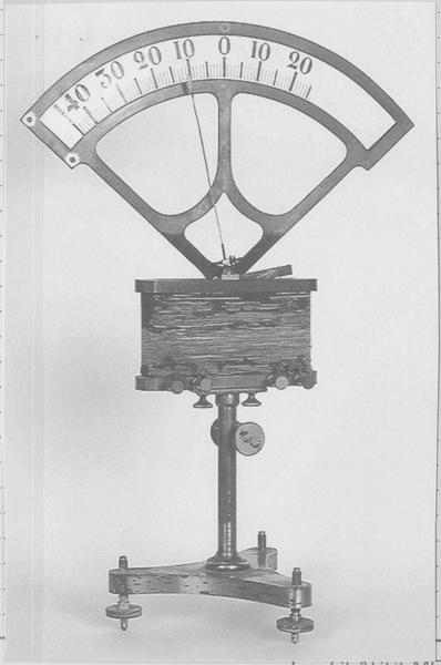 Instrument de mesure de forces électromotrices : galvanomètre de Bourbouze, vue générale