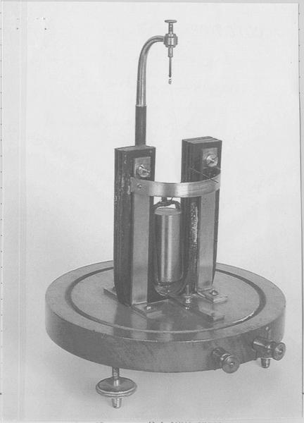 Instrument de mesure électromagnétique : galvanomètre à cadre mobile de Déprez et d'Arsonval, vue générale