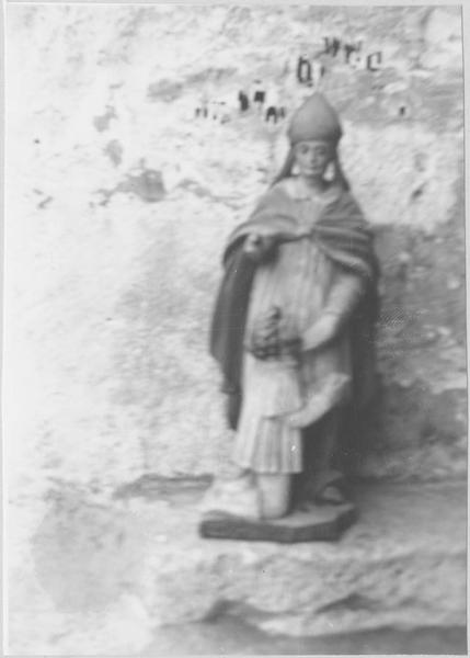 statue : saint Marcoul touchant les écrouelles, vue générale