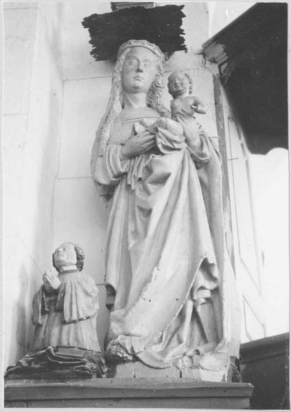 statues : Vierge à l'Enfant, donateur : Thibaut Moisson, vue générale