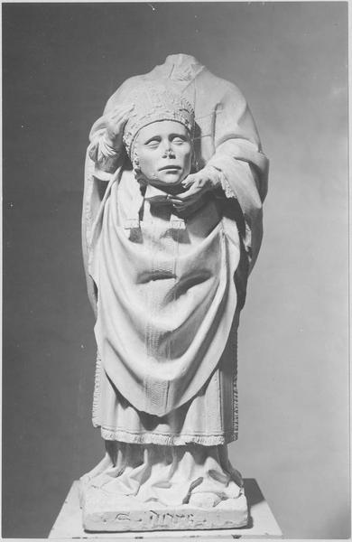 statue : saint Denis, vue générale - © Ministère de la Culture (France), Médiathèque du patrimoine et de la photographie (objets mobiliers), tous droits réservés