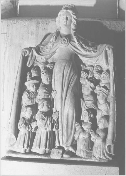 groupe sculpté : Vierge auxiliatrice, vue générale