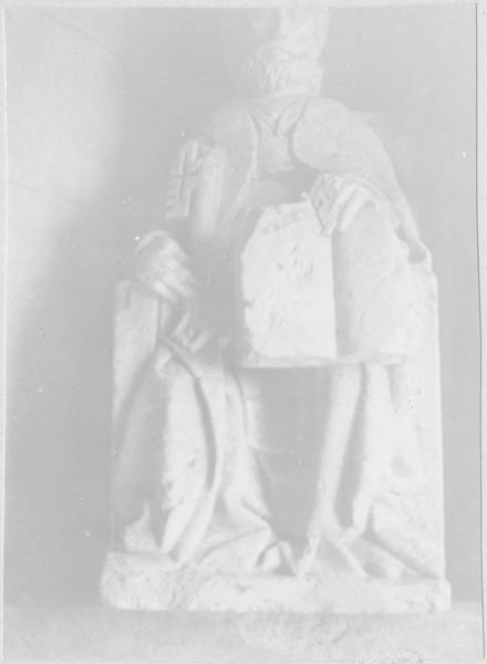 statue : saint Pierre, vue partielle