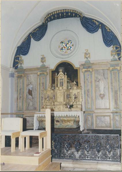ensemble du maître-autel : autel, 2 gradins, tabernacle et exposition, lambris de revêtement formant retable, vue générale