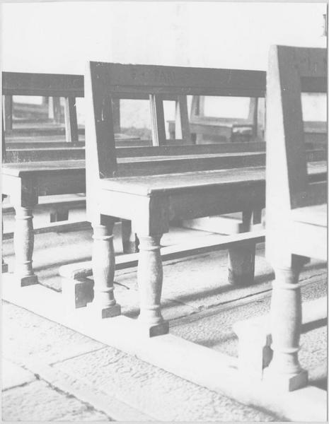 bancs de fidèles, vue partielle