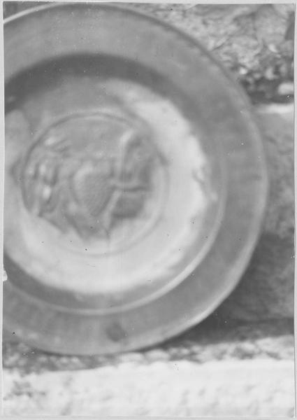 plat : les Hébreux portant la grappe de Canaan, vue générale - © Ministère de la Culture (France), Médiathèque du patrimoine et de la photographie (objets mobiliers), tous droits réservés