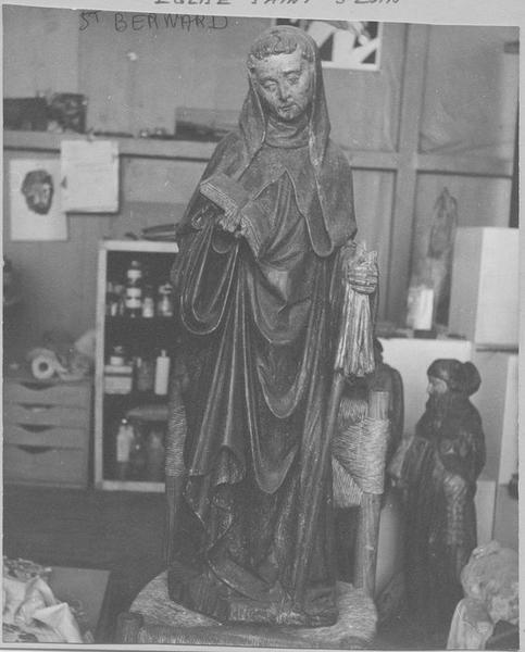 statue : saint Bernard, vue générale