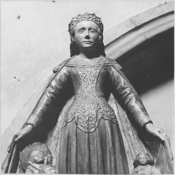 statue : Vierge de miséricorde, vue partielle