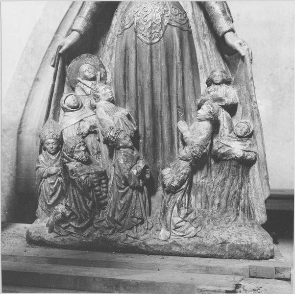 statue : Vierge de miséricorde, vue partielle