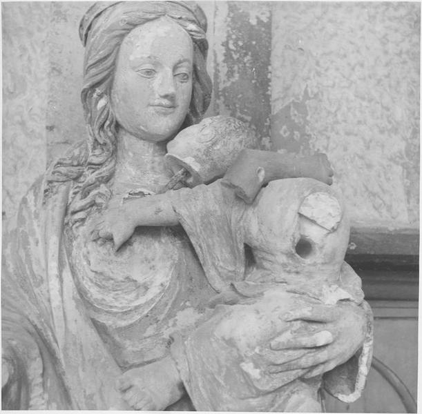 statue : Vierge à l'enfant, vue partielle