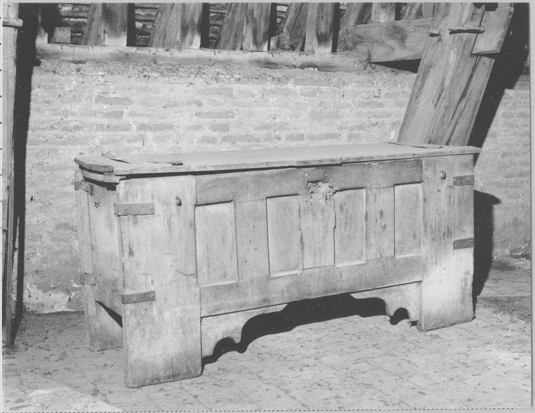 coffre de communauté, vue générale - © Ministère de la Culture (France), Médiathèque du patrimoine et de la photographie (objets mobiliers), tous droits réservés