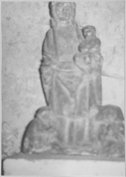 groupe sculpté : Vierge à l'Enfant avec donateurs, vue partielle