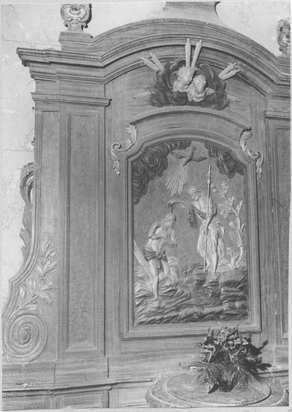 lambris de revêtement des fonts baptismaux, vue générale