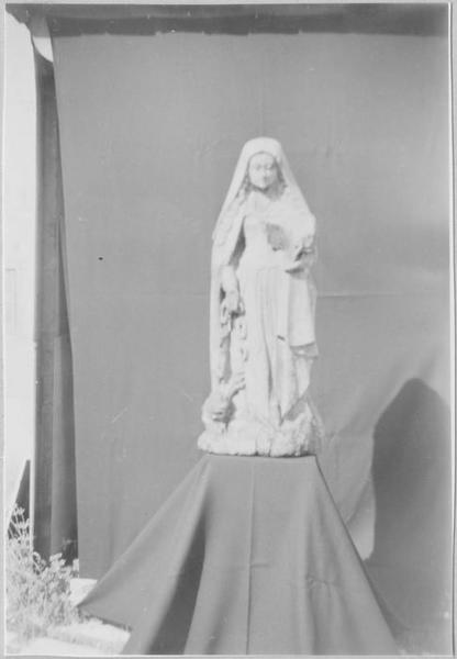 statue : sainte Marthe, vue générale