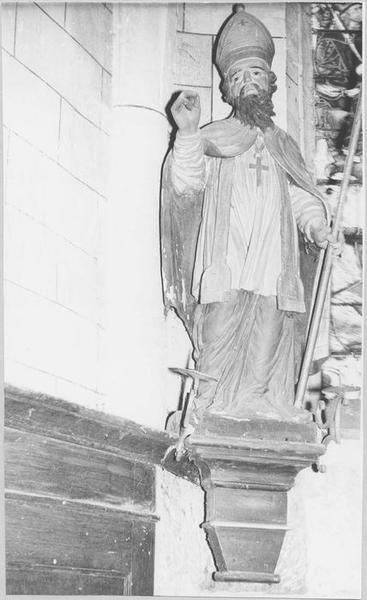 statue : un saint évêque, vue générale