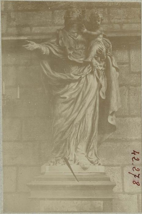 statue : Vierge à l'enfant, vue générale - © Ministère de la Culture (France), Médiathèque du patrimoine et de la photographie, diffusion RMN-GP