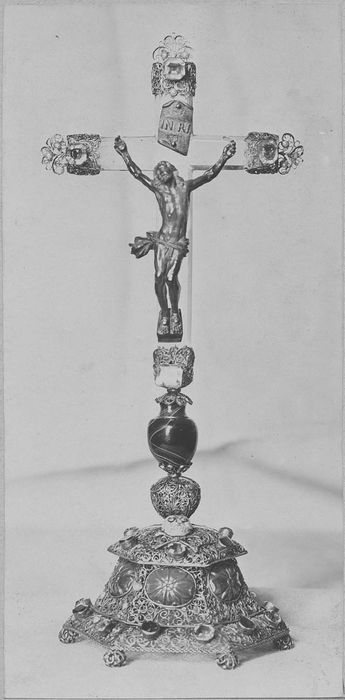 croix : crucifix dit de Christine de Suède, vue générale