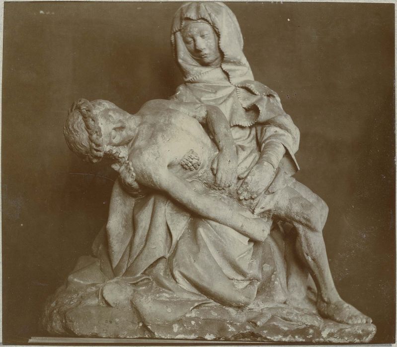 groupe sculpté : Vierge de Pitié, vue générale