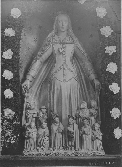 Groupe sculpté : Vierge de Miséricorde