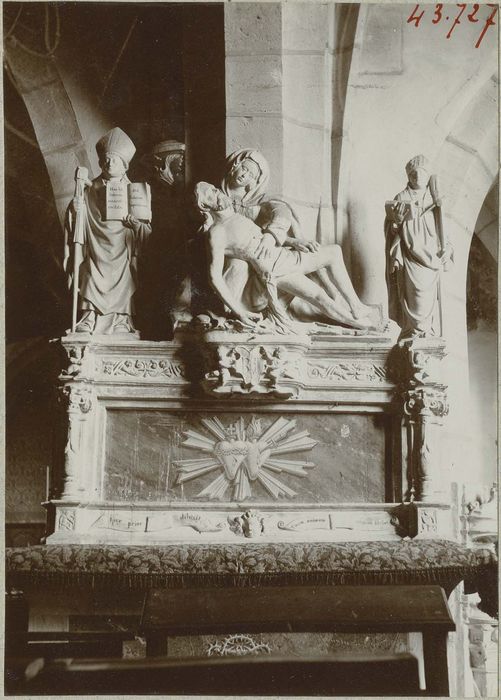 groupe sculpté : Notre-Dame de Pitié, vue générale