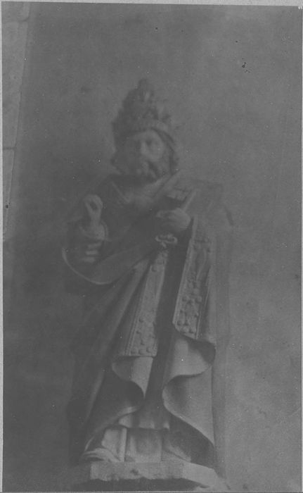statue : saint Pierre, vue générale