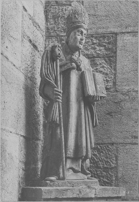 Statue : saint évêque bénissant