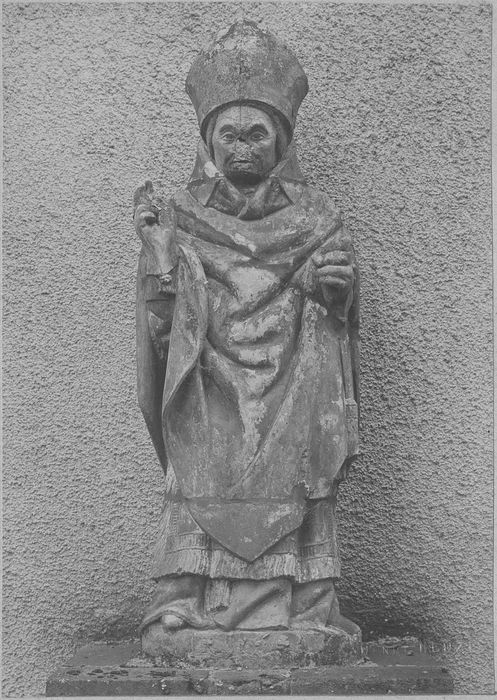 Statue : saint évêque bénissant