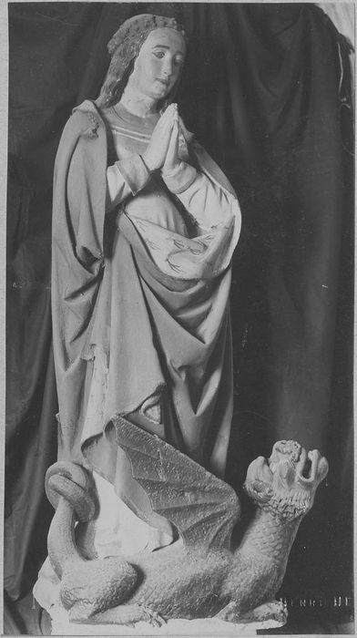 statue : sainte Marguerite, vue générale