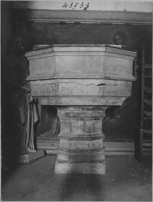 fonts baptismaux, vue générale - © Ministère de la Culture (France), Médiathèque du patrimoine et de la photographie, diffusion RMN-GP