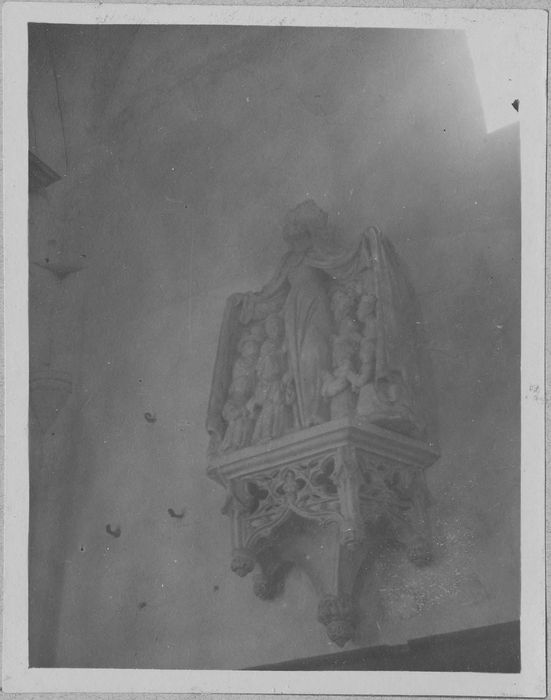 groupe sculpté : Vierge auxiliatrice, vue générale