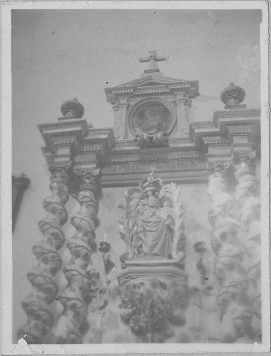 statue : Vierge à l'Enfant dite Notre-Dame d'Illy, vue générale