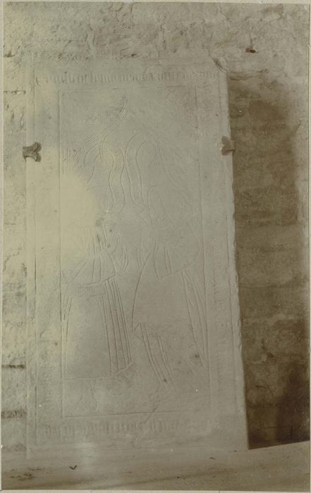 dalle funéraire de Remond d'Ouges et de Nicole Guenot, vue générale