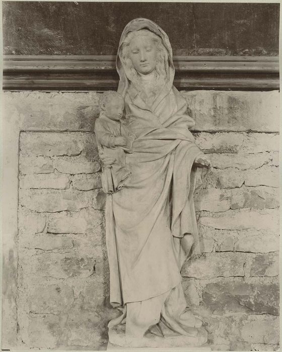 statue : Vierge à l'Enfant, vue générale