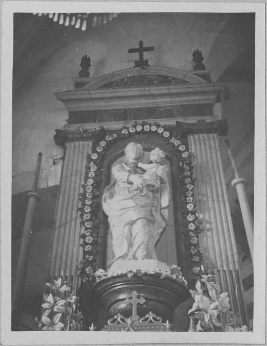 statue : Vierge à l'Enfant, vue générale