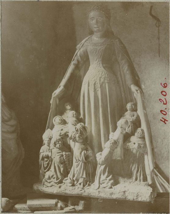 statue : Vierge de miséricorde, vue générale