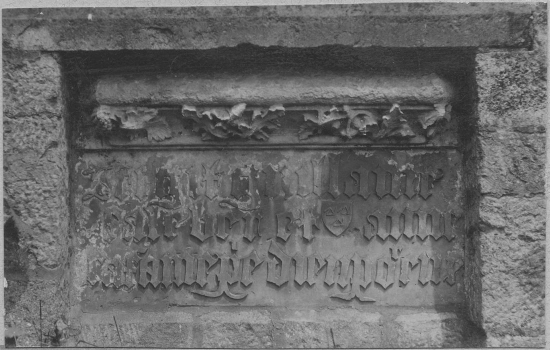 plaque funéraire de Guillaume Salbert et de sa femme, vue générale